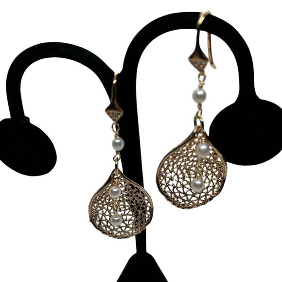 Pearl, And Mesh style Gold plated, Dangle Earrings - Picture 3 of 3